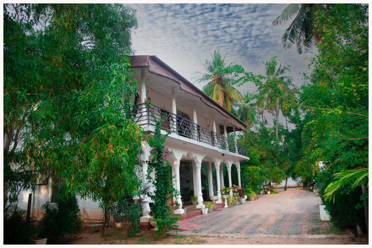 French Garden Resort Uppuveli Luaran gambar