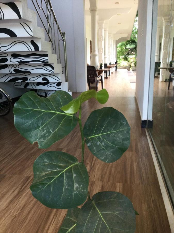 French Garden Resort Uppuveli Luaran gambar