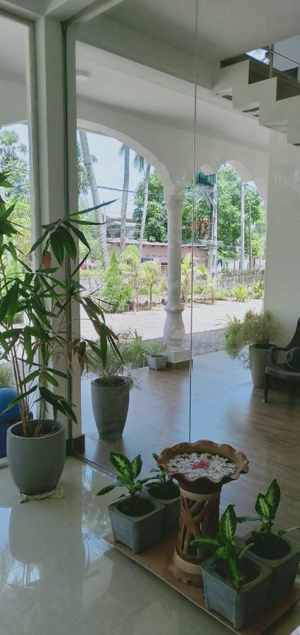 French Garden Resort Uppuveli Luaran gambar