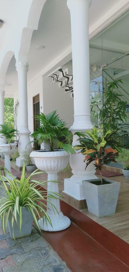 French Garden Resort Uppuveli Luaran gambar